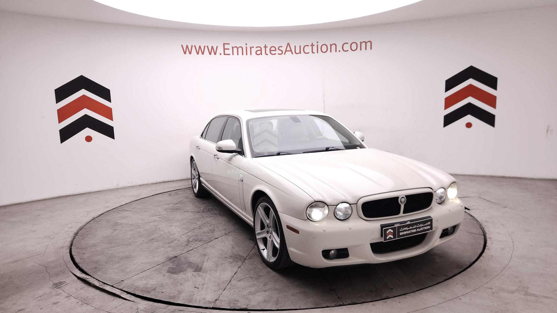 2008 JAGUAR X J 8 VIN: SAJAA89F58SH25430