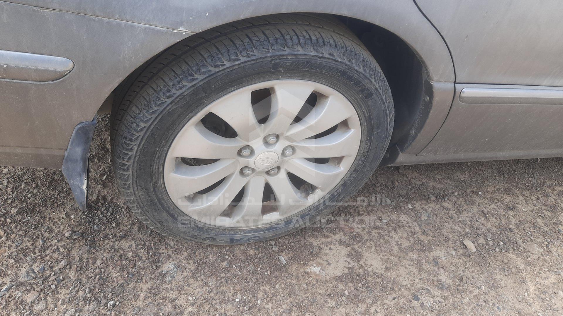 2008 KIA OPIRUS VIN: KNALD225585143298