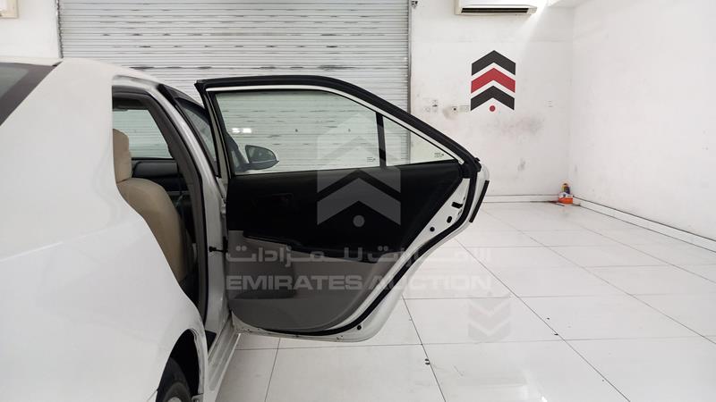 6T1BF9FKXFX534305 Auction: EmiratesAuction Lot: 413777 6T1BF9FKXFX534305 Toyota Camry 2015 WHITE Photo 21