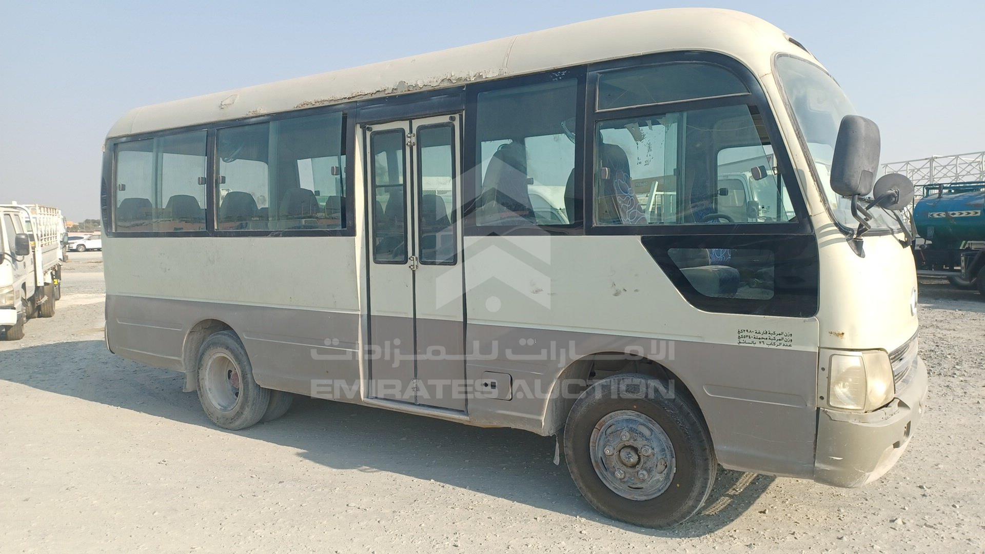 2011 HYUNDAI COUNTY VIN: KMJHG17C1BC050826