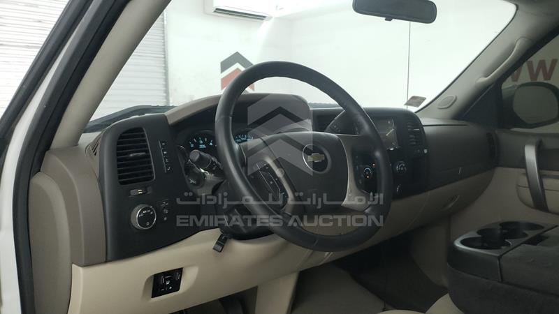 VIN: 1GCNK9E04CZ330267 Auction: EmiratesAuction Lot: 345598 1GCNK9E04CZ330267 Chevrolet Silverado 2012 WHITE Photo 11