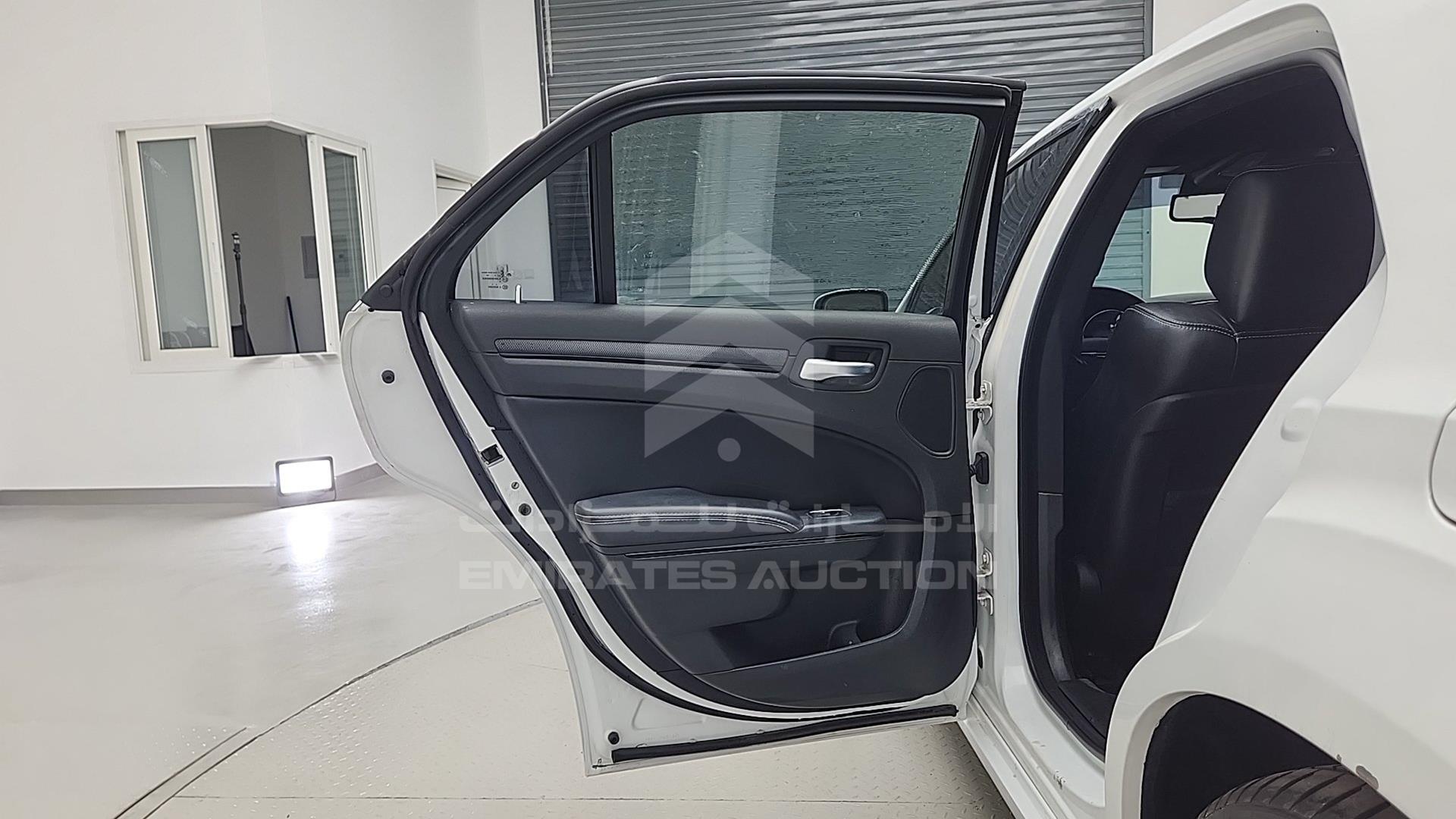 2013 CHRYSLER 300 VIN: 2C3CCABG4DH528845