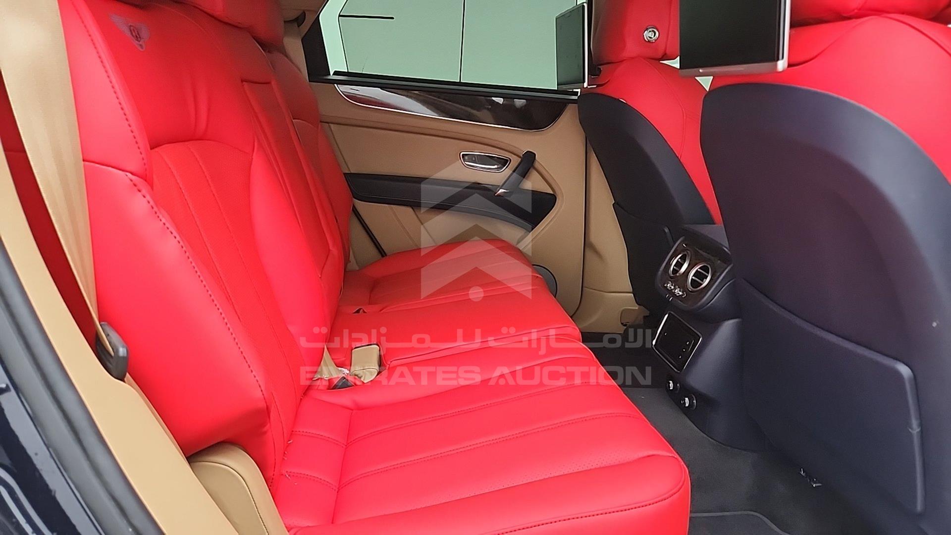 2020 BENTLEY BENTAYGA VIN: SJAAL1ZV6LC030267