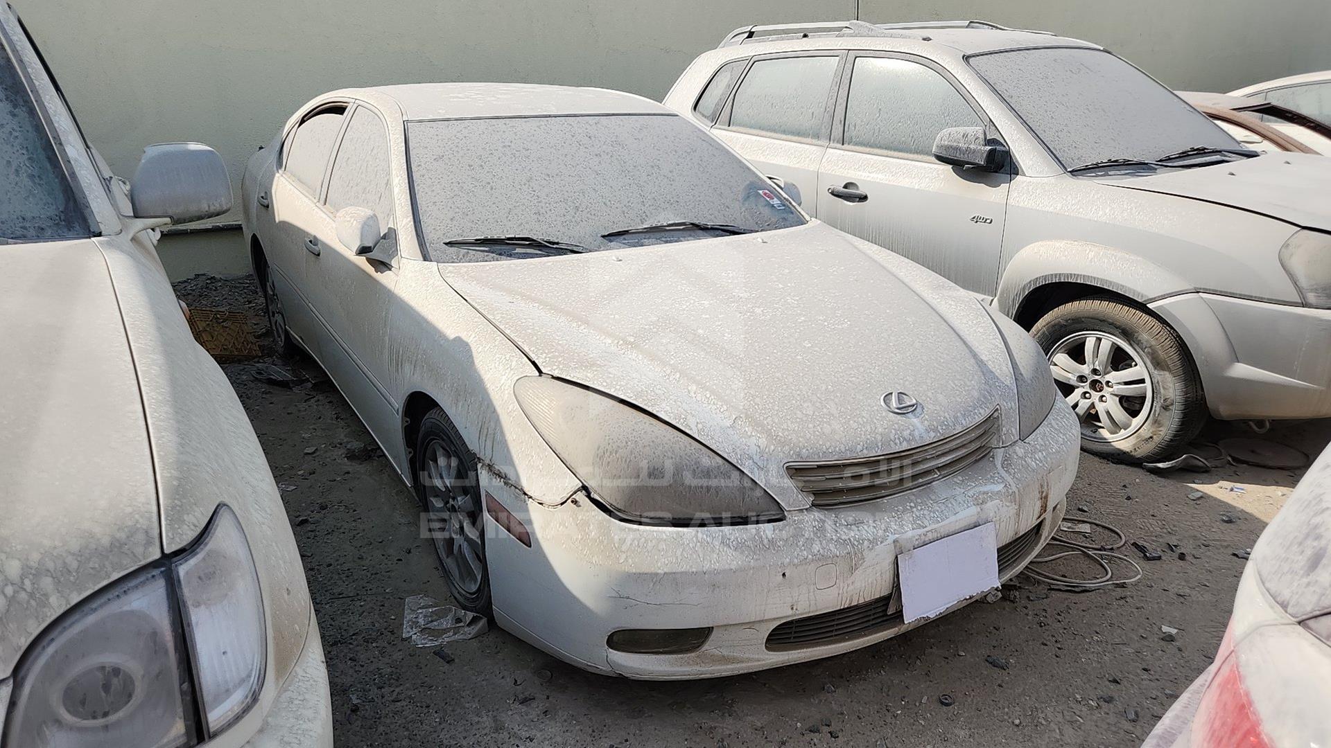 2002 LEXUS ES 300 VIN: JTHBF30G820060499