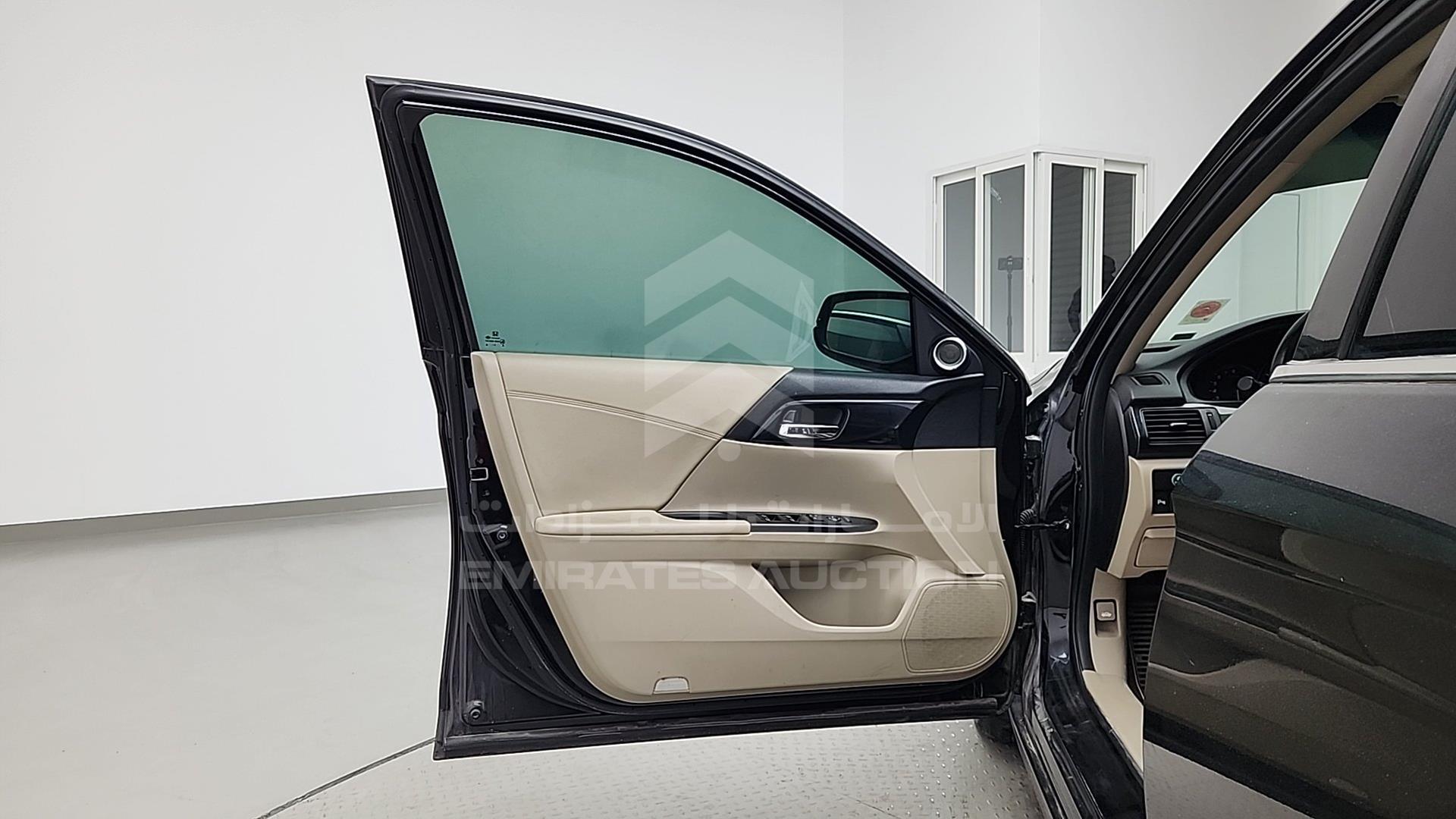2016 HONDA ACCORD VIN: LUCCR2646G3408144