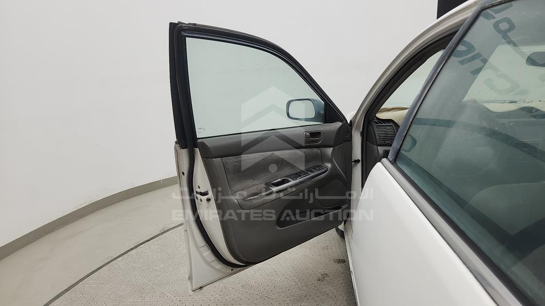 تويوتا كامري 2005 — الباب الأمامي الأيسر — صورة 10