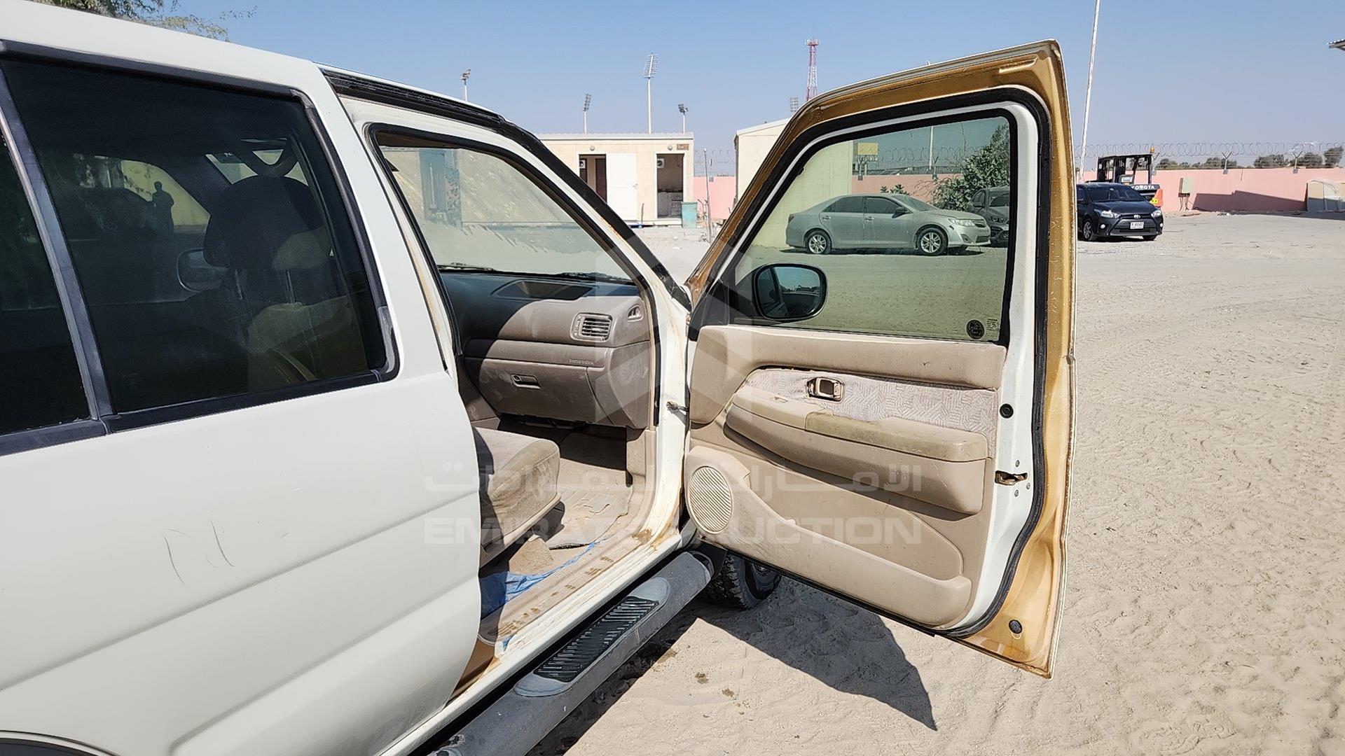 2002 NISSAN PATHFINDER VIN: JN8AR05Y22W523968