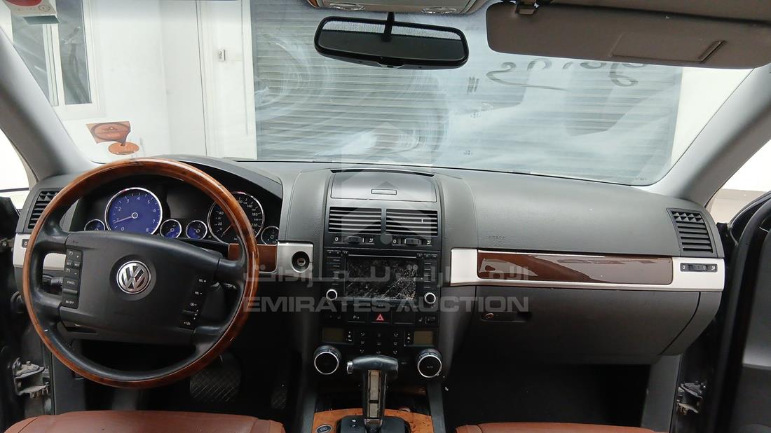 2008 Volkswagen Touareg — Full Dashboard View — Photo 9
