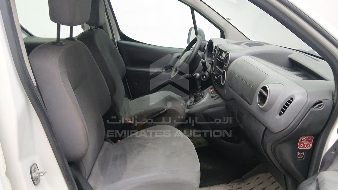 2015 Peugeot Partner — Front Right Passenger Seat View — Photo 23