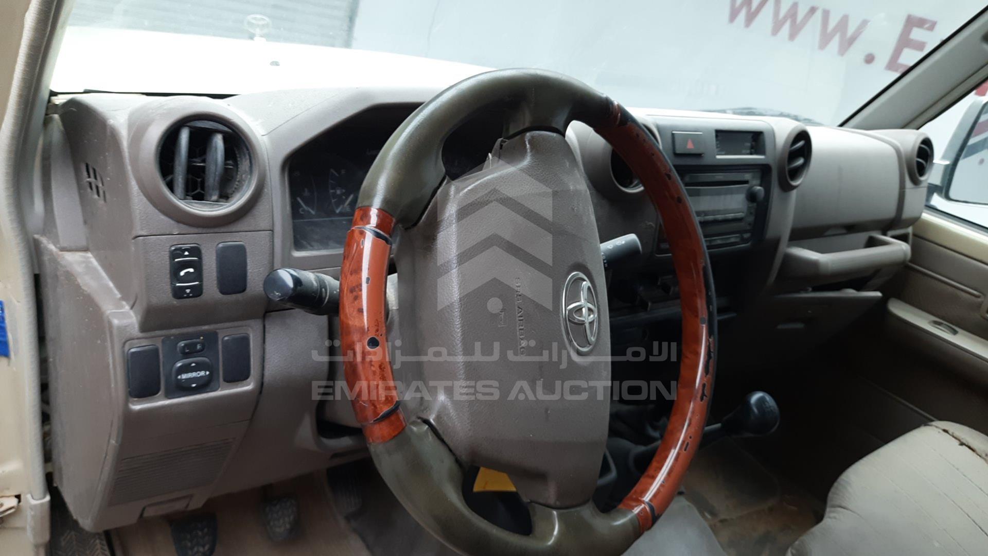 2013 TOYOTA LAND CRUISER VIN: JTFBU71J3D4702655