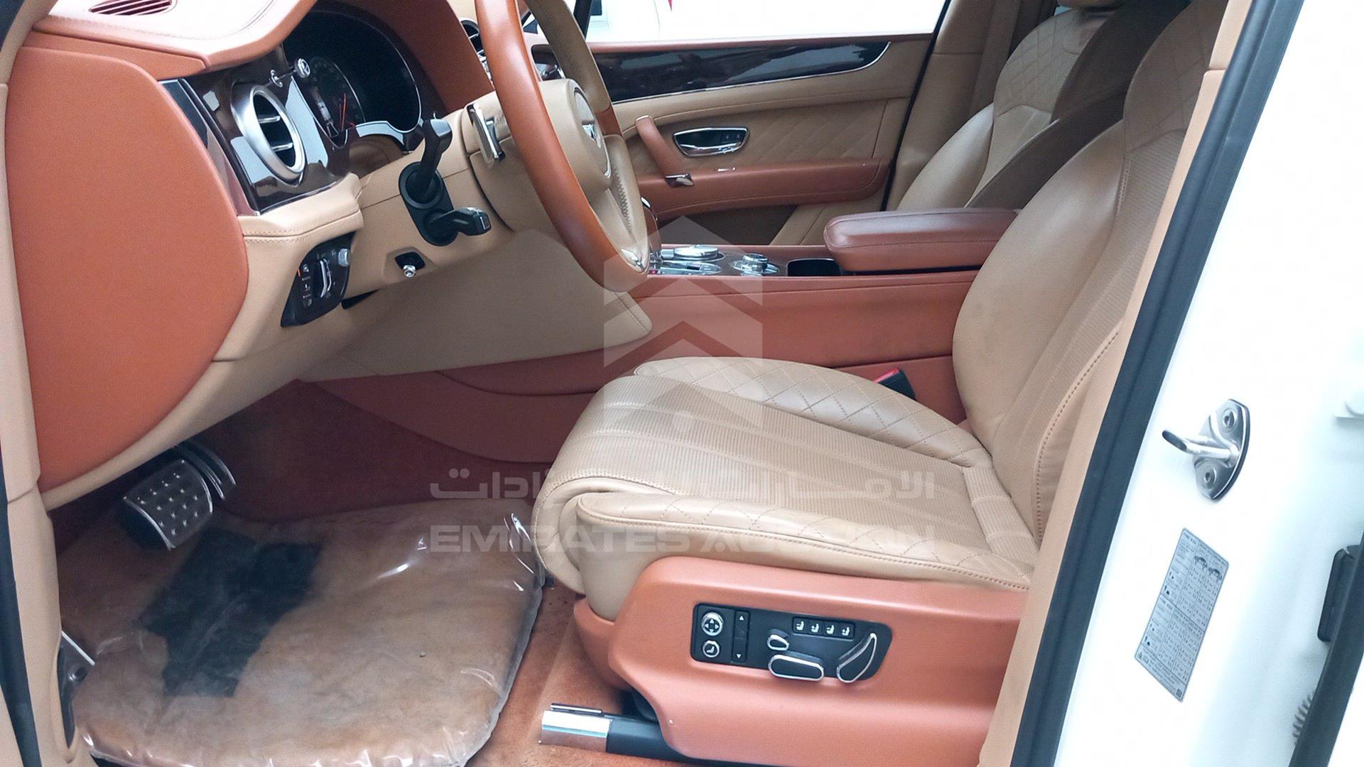 2017 BENTLEY BENTAYGA VIN: SJAAB1ZV8HC015778