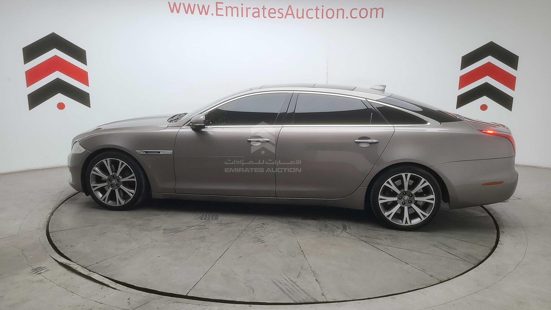 2010 JAGUAR X J VIN: SAJKA26J1AMV01346