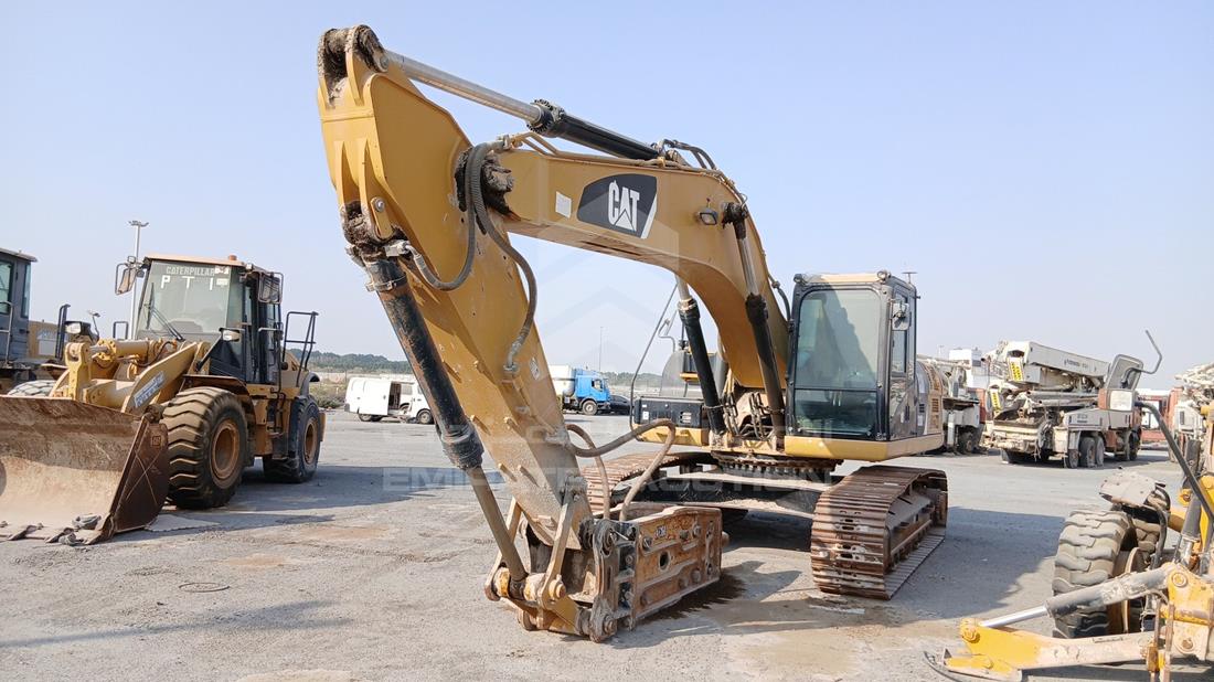 2016 Caterpillar 330D — Front Left Angle — Photo 6