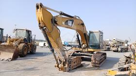 2016 Caterpillar 330D — Front Left Angle — Photo 6 — Thumbnail