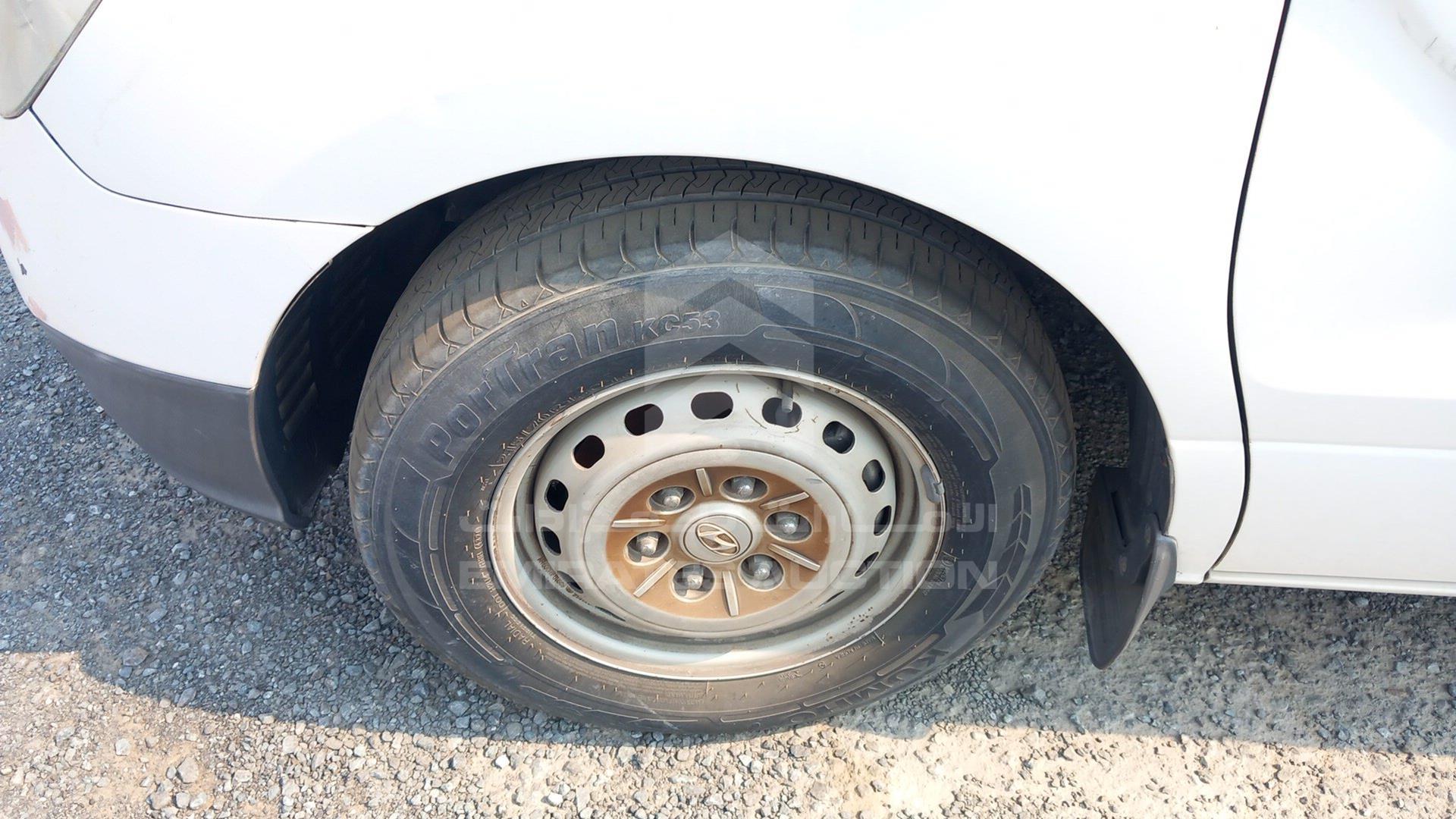 2013 HYUNDAI H1 VIN: KMHWG81R6DU548337