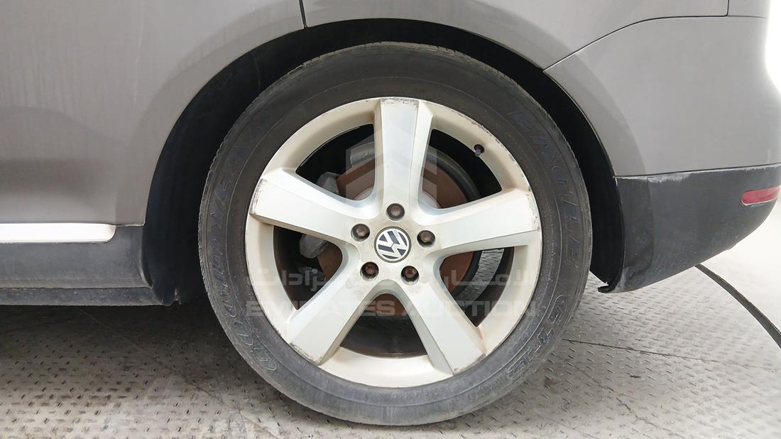 2008 Volkswagen Touareg — Rear Left Tyre — Photo 28