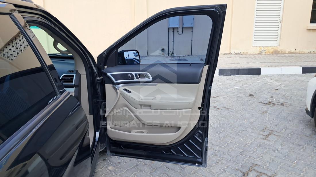 2015 Ford Explorer — Front Right Door — Photo 28