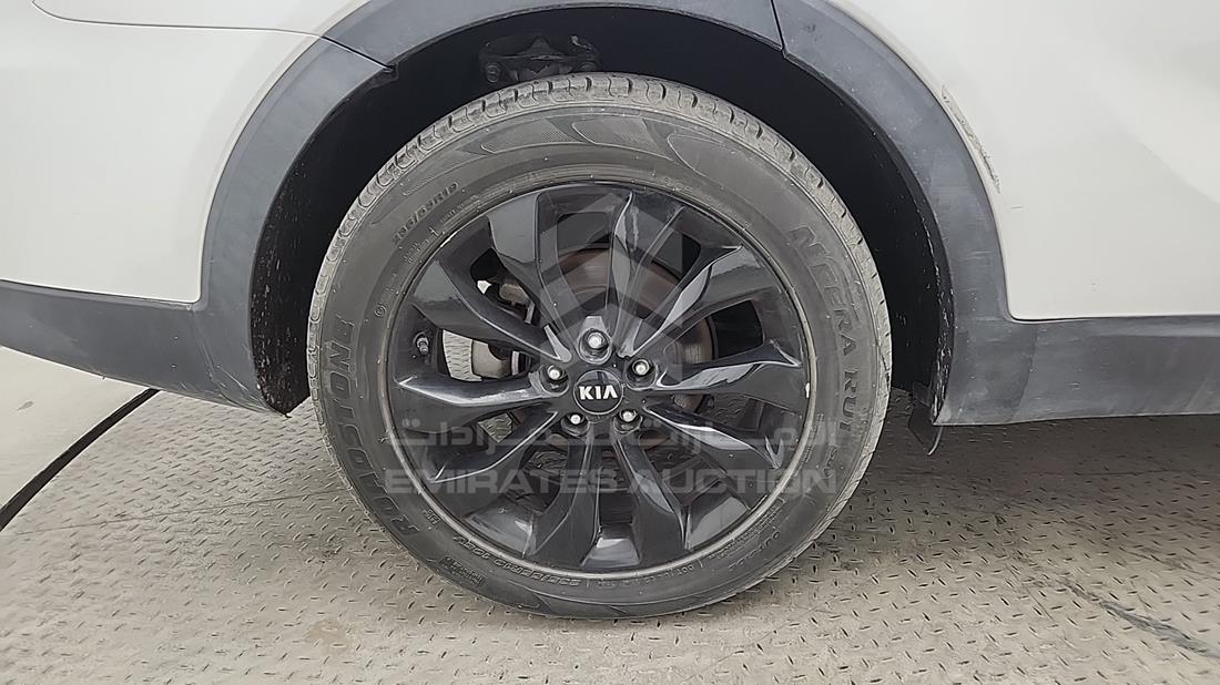 2019 Kia Sorento — Rear Right Tyre — Photo 44