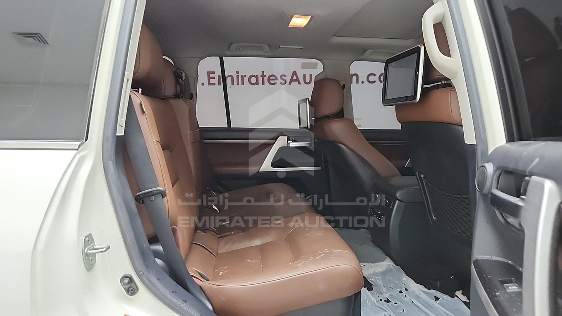 2016 TOYOTA LAND CRUISER VIN: JTMHX05J8G4122074