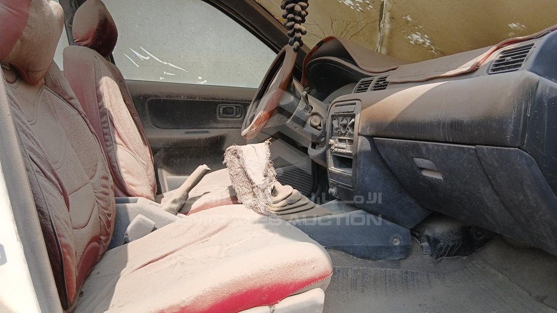 نيسان صني 2000 — زاوية الراكب الأمامي للمقعد — صورة 23