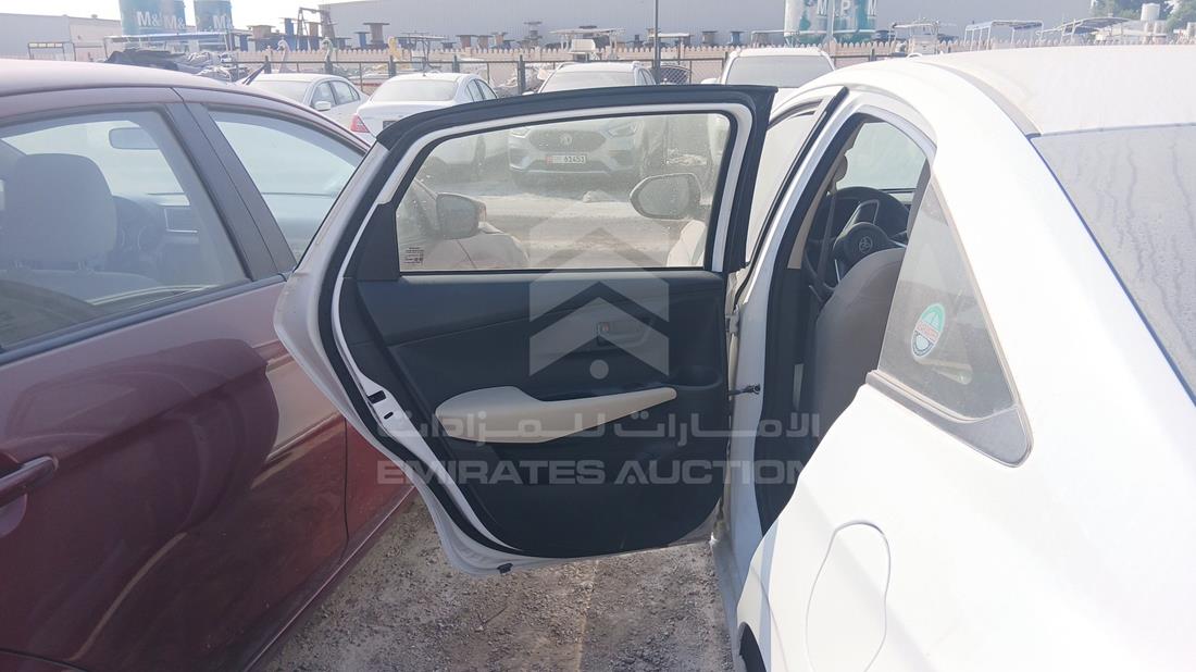 تويوتا ياريس 2023 — الباب الخلفي الأيسر — صورة 18