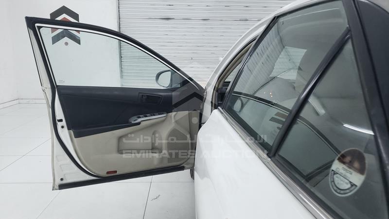 6T1BF9FK6HX692658 Auction: EmiratesAuction Lot: 436635 6T1BF9FK6HX692658 Toyota Camry 2017 WHITE Photo 10