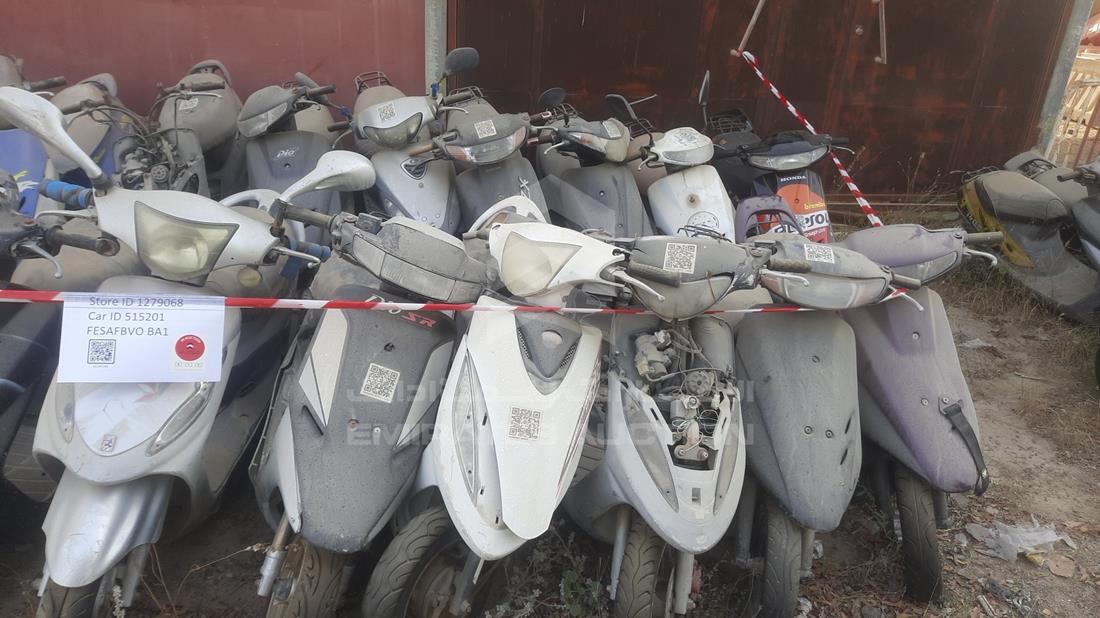 21 Scooters - Scrap without document — Front Right Angle — Photo 7