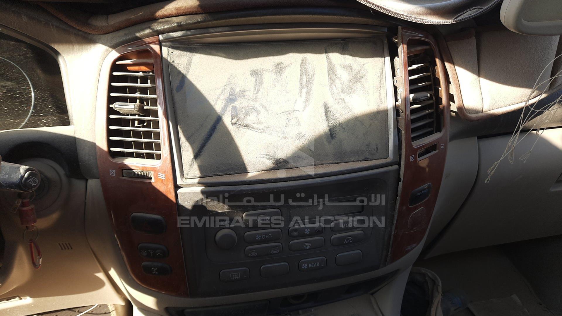 2007 TOYOTA LAND CRUISER VIN: JTEHT05J172106821
