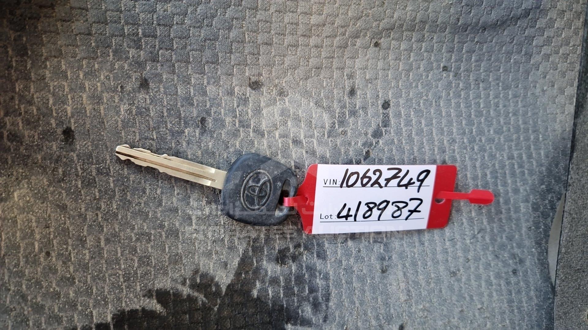 2007 TOYOTA YARIS VIN: JTDBW923471062749