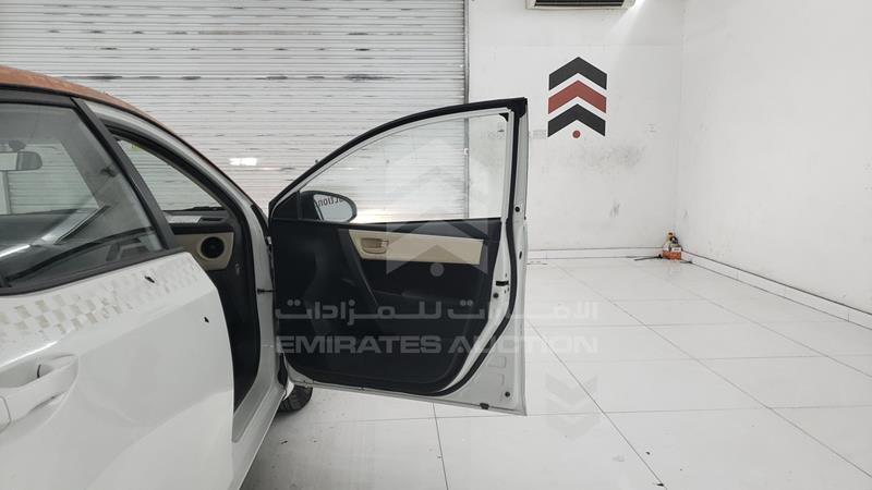 RKLBB9HEXH5193248 Auction: EmiratesAuction Lot: 404124 RKLBB9HEXH5193248 Toyota Corolla 2017 WHITE Photo 24