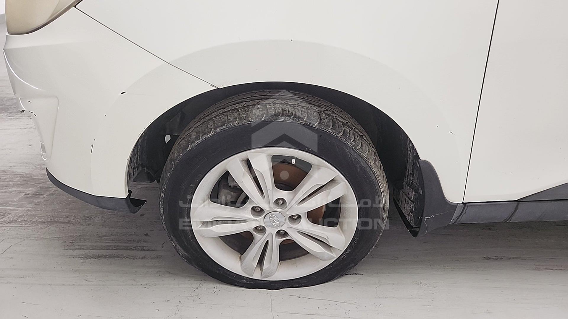 2011 HYUNDAI TUCSON VIN: KMHJT81B9BU132594