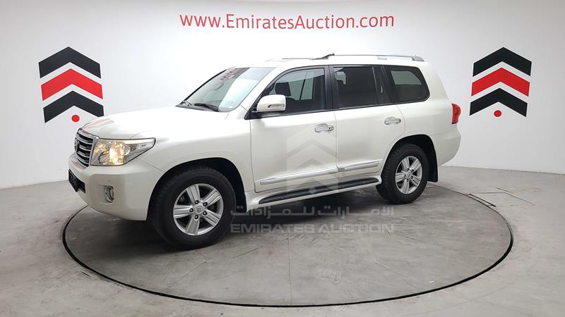 JTMHU09J5F4120610 Auction: EmiratesAuction Lot: 409010 JTMHU09J5F4120610 Toyota Land Cruiser 2015 WHITE Photo 57