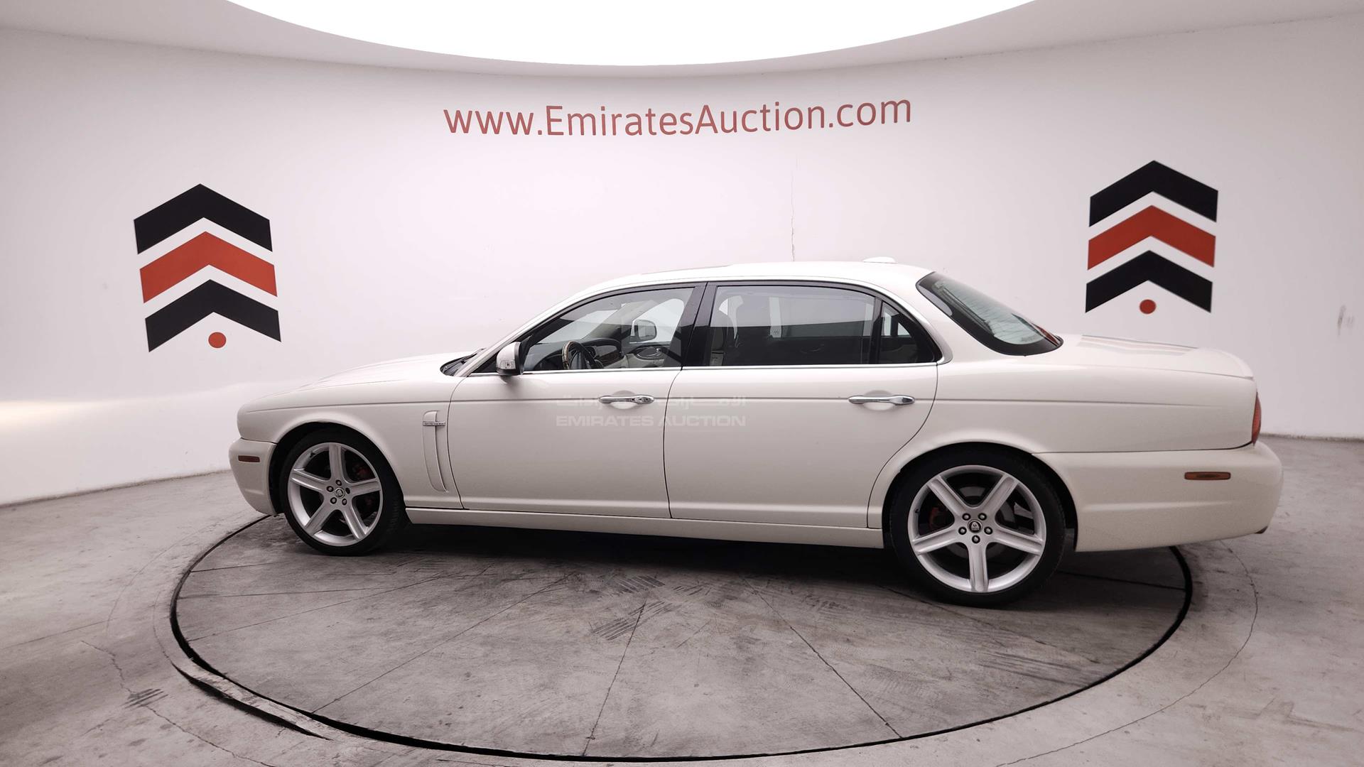 2008 JAGUAR X J 8 VIN: SAJAA89F58SH25430
