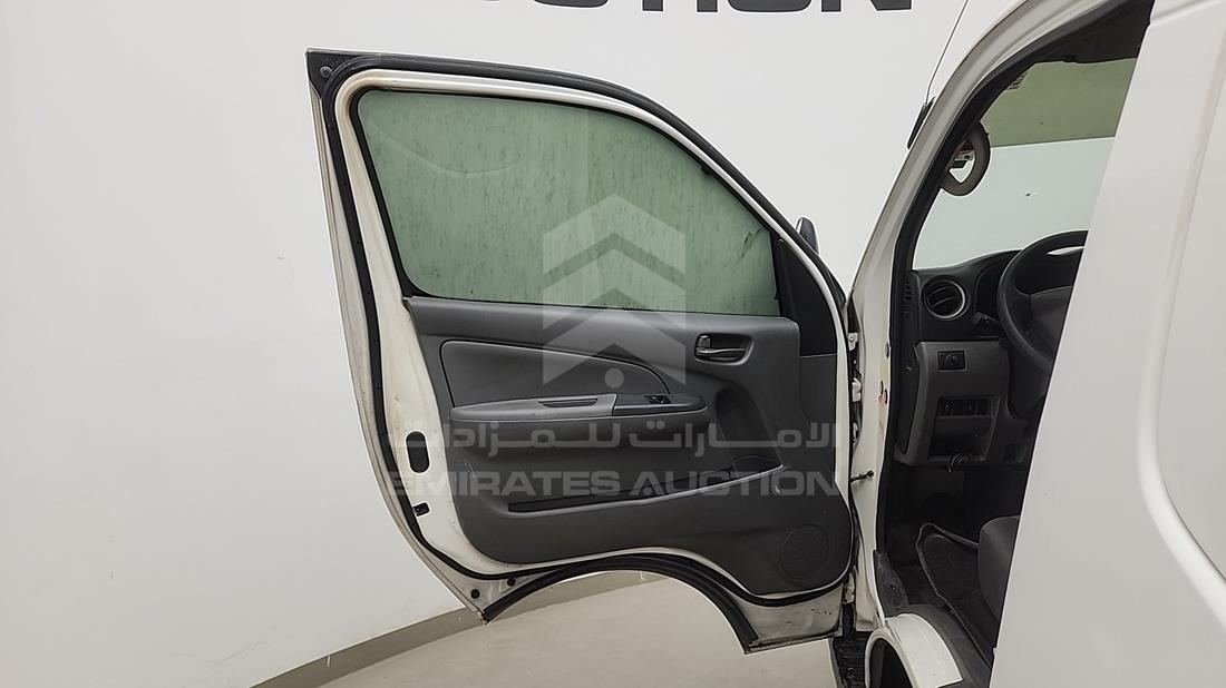 نيسان أورفان 2018 — الباب الأمامي الأيسر — صورة 5