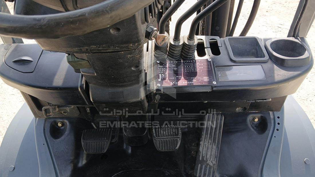 تويوتا رافعة 2015 — زاوية الواجهة الكاملة — صورة 13