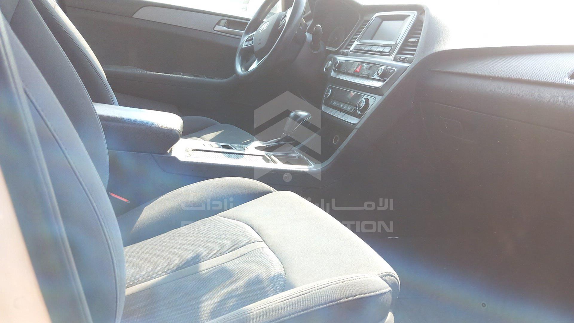 2018 HYUNDAI SONATA VIN: KMHE24133JA082023