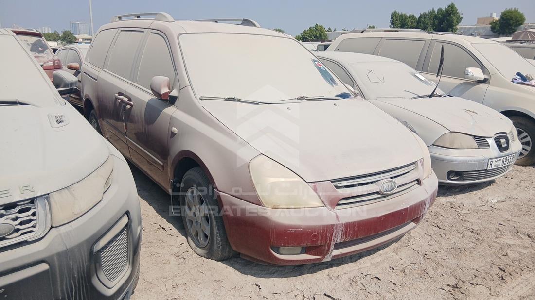 2008 Kia Carnival — Front Right Angle — Photo 9