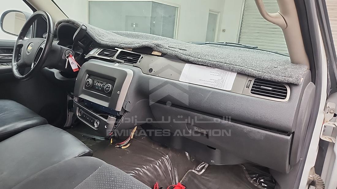 2008 Chevrolet Tahoe — Front Right Passenger Dashboard View — Photo 25