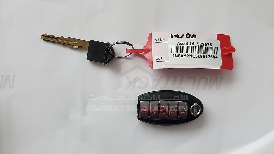 2020 Nissan Armada — Keys — Photo 6