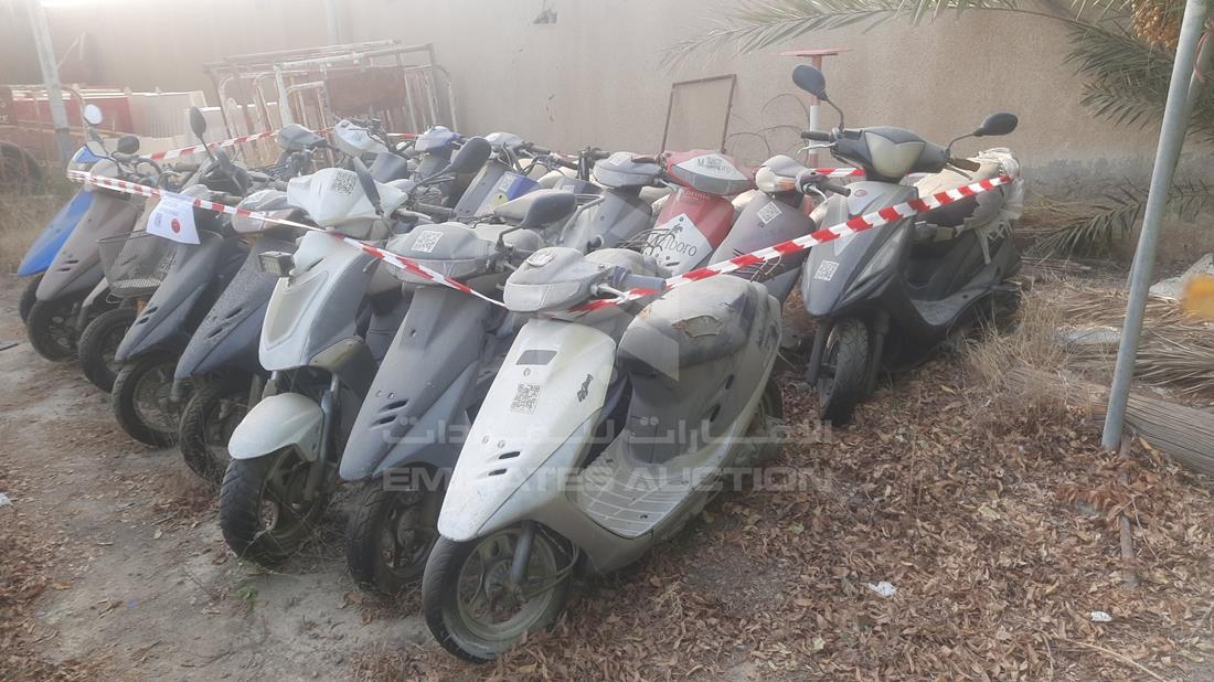 21 Scooters - Scrap without document — Front Left Angle — Photo 5