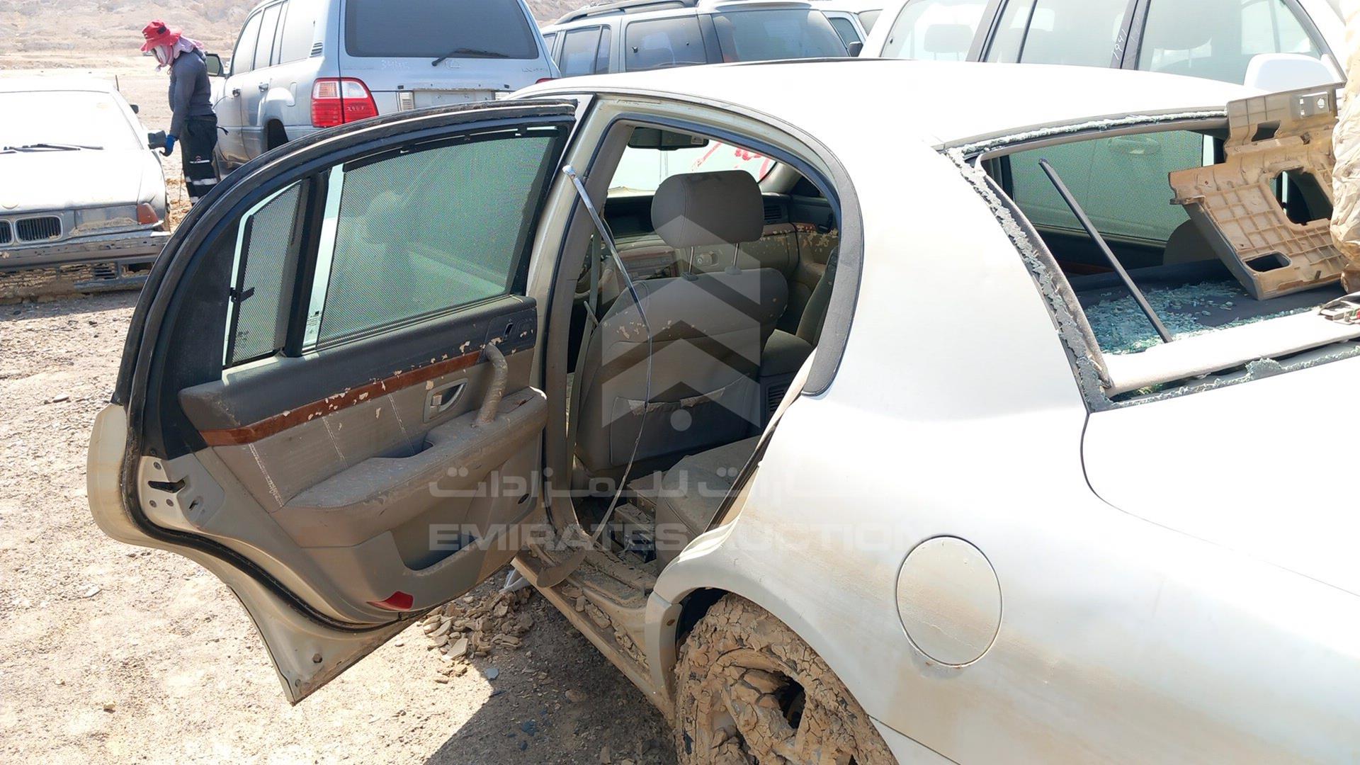 2004 KIA OPIRUS VIN: KNALD224445028628