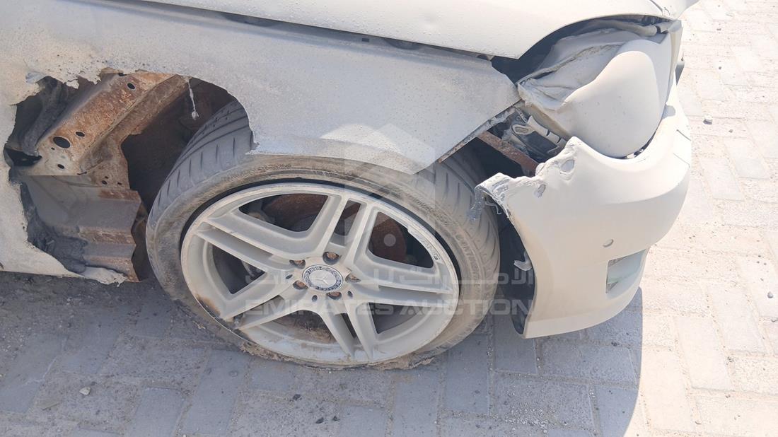 مرسيدس C200 2012 — الإطار الأمامي الأيمن — صورة 29