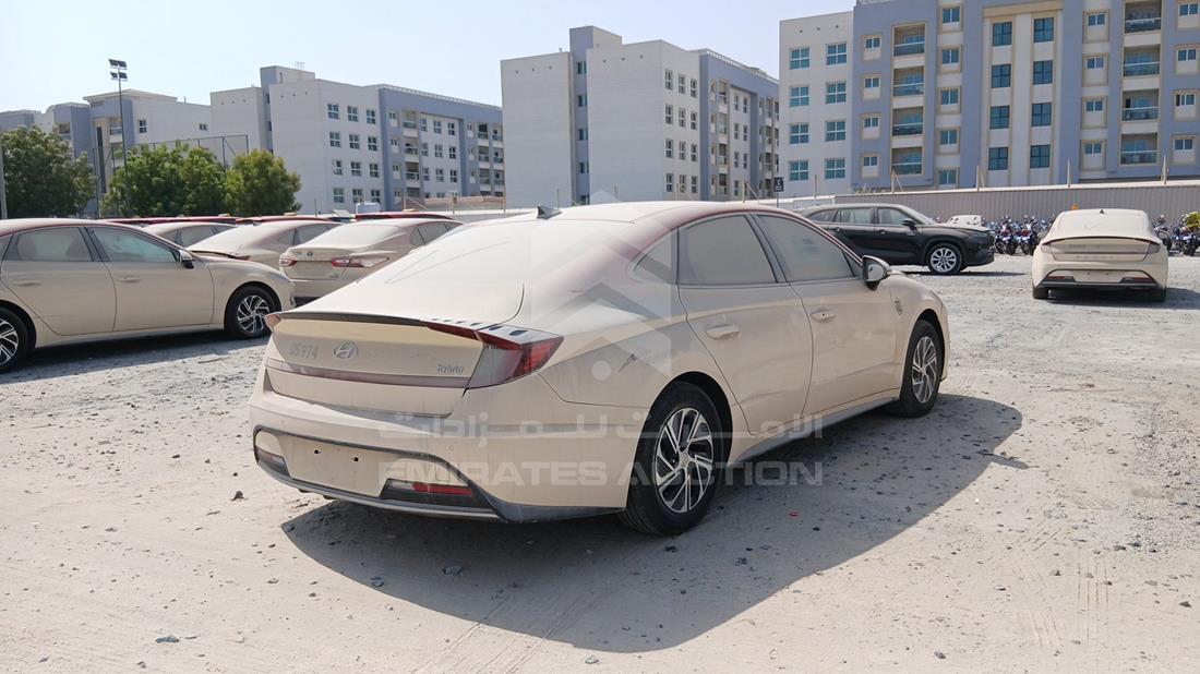 2021 Hyundai Sonata Hybrid — Rear Right Angle — Photo 9