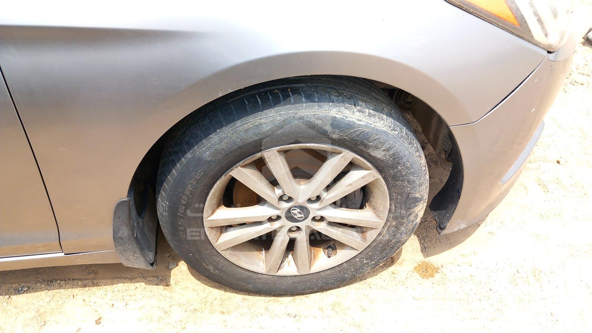 2015 HYUNDAI SONATA VIN: 5NPE24AF8FH039795