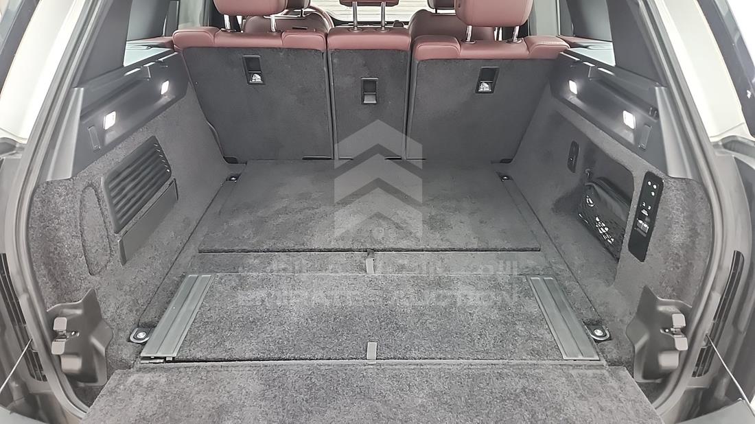 2023 Range Rover HSE — Trunk Interior View — Photo 24