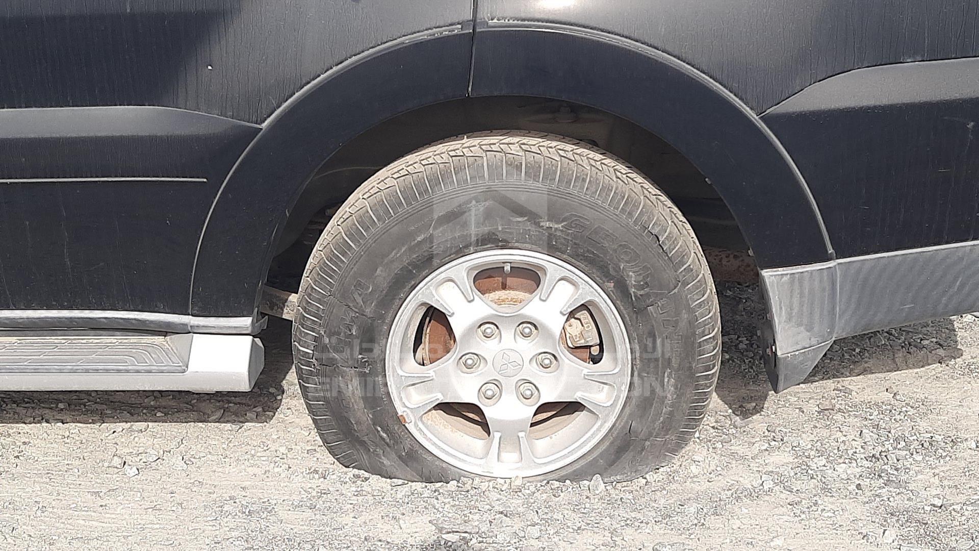 2007 MITSUBISHI PAJERO VIN: JMYLRV93W7J716274