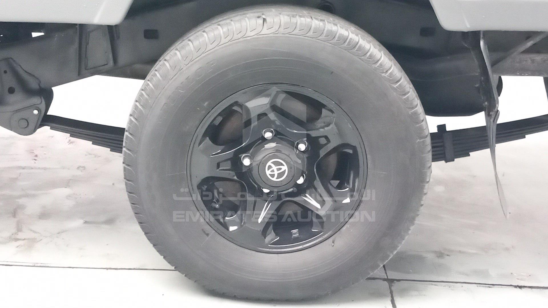 2016 TOYOTA LAND CRUISER VIN: JTFLU71J2G7037416