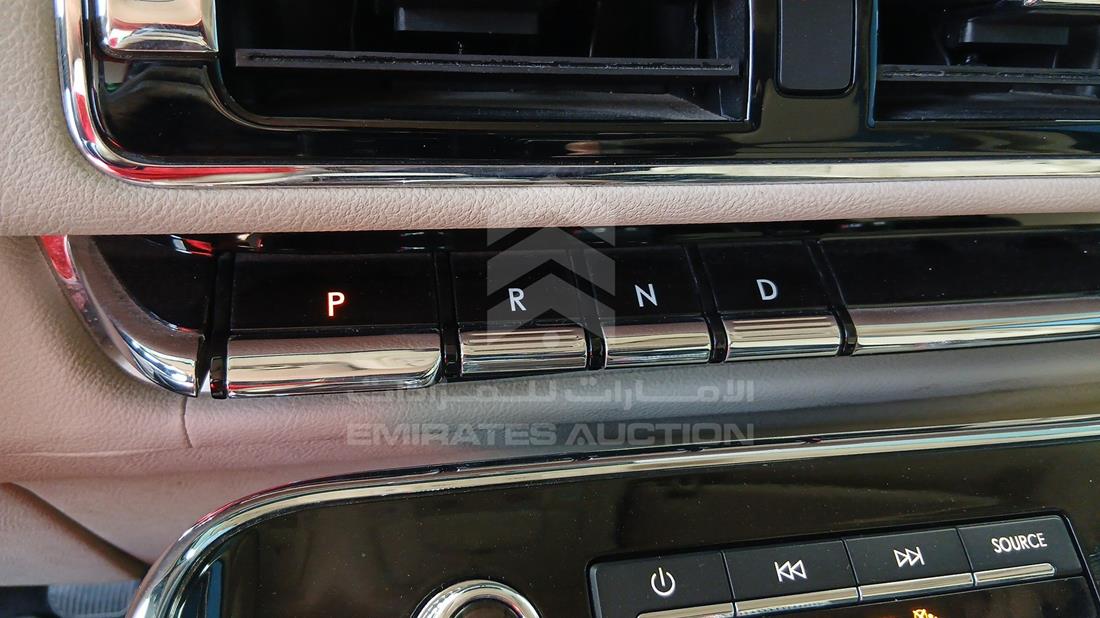 2021 Lincoln Navigator — Gear View — Photo 19