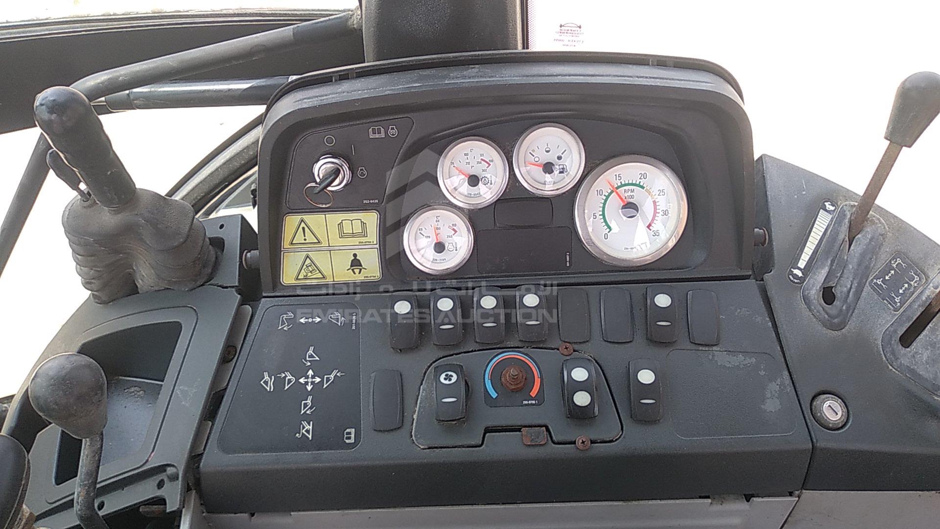 2009 CATERPILLAR 422E VIN: CAT0422EAHBE02781