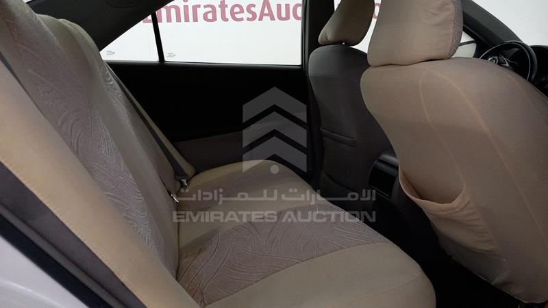 6T1BF9FKXFX534305 Auction: EmiratesAuction Lot: 413777 6T1BF9FKXFX534305 Toyota Camry 2015 WHITE Photo 20